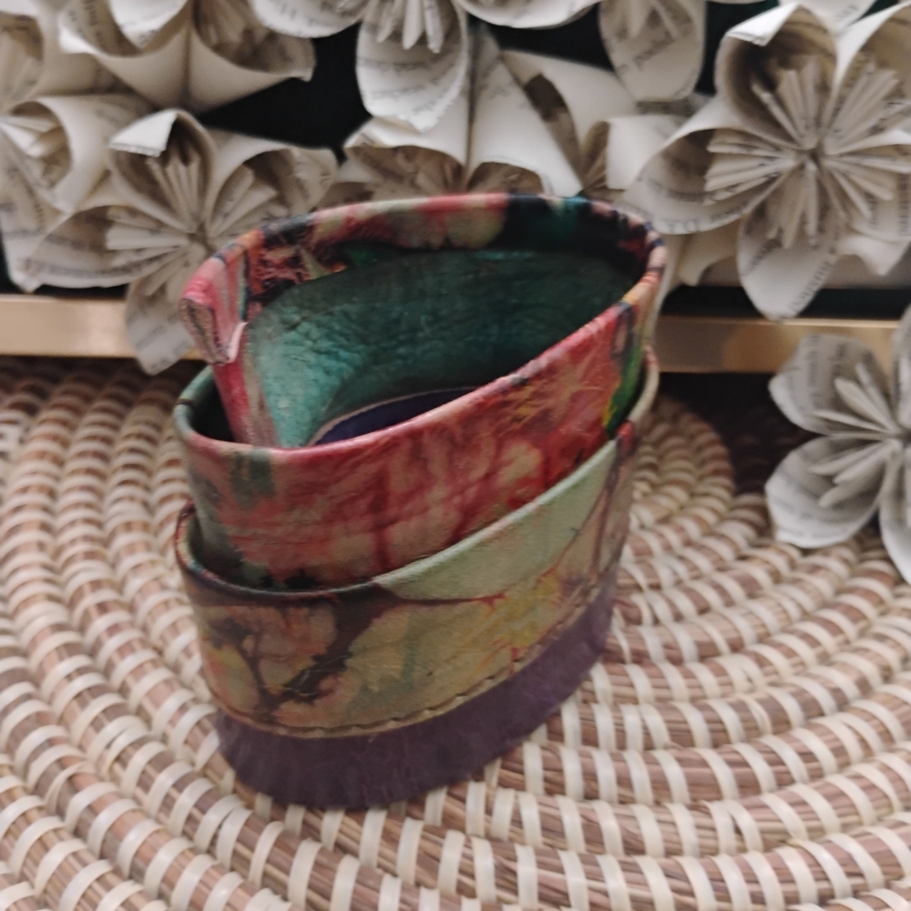 Colorful Abstract Print Leather Cuff Bracelet Purple Multicolor NEW - Picture 9 of 13